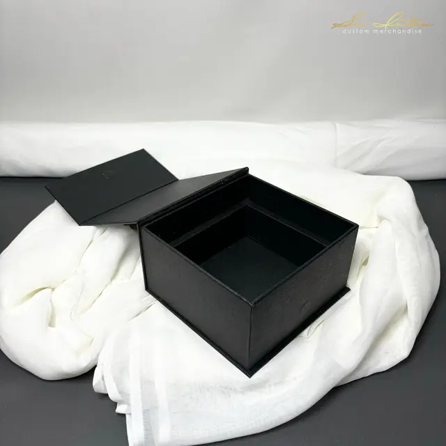 Hardbox Flip Terbuka — Baselo