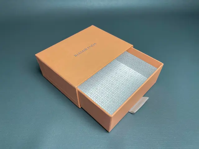 Hardbox Laci Peach — Riamiranda